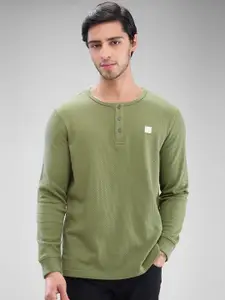 SPYKAR Men Round Neck Applique Solid Slim Fit T-shirt