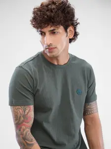 SPYKAR Men Solid Slim Fit T-shirt