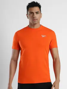 Reebok Men Solid Round Neck Slim Fit T-Shirt