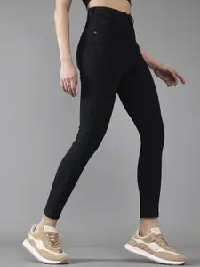 DOLCE CRUDO Women Skinny Fit High-Rise Cropped Stretchable Jeans