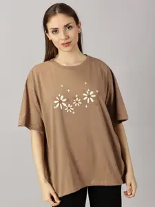 THE HOLLANDER Women Typography Printed Drop-Shoulder Sleeves  Oversized T-shirt