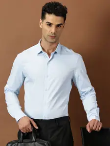 INVICTUS Men Solid Slim Fit Formal Shirt