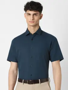 Van Heusen Men Opaque Solid Spread Collar Party Shirt