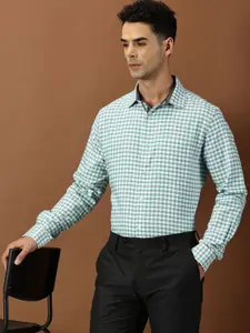 INVICTUS Men Gingham Checks Formal Shirt