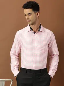 INVICTUS Men Gingham Checks Formal Shirt