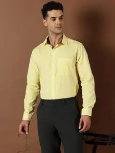 INVICTUS Men Original Cutaway Collar Gingham Checks Checked Cotton Formal Shirt