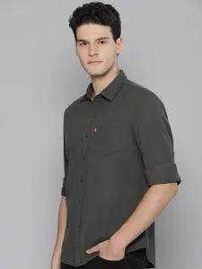 Levis Men Self Design Slim Fit Opaque Pure Cotton Casual Shirt