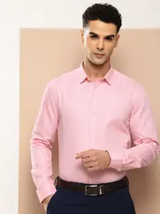 INVICTUS Men Textured Slim Fit Formal Shirt