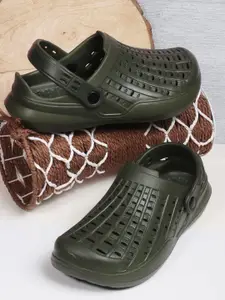 Roadster Slip-On Comfortable Water-Resistant Clogs