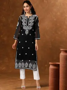 PARAMOUNT CHIKAN Ethnic Motif Embroidered Lucknowi Chikankari Kurta With Inner Slip