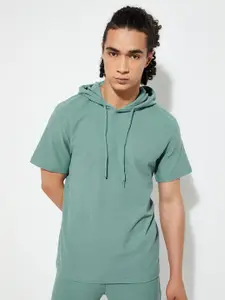 max URB_N Men Solid Hooded T-shirt