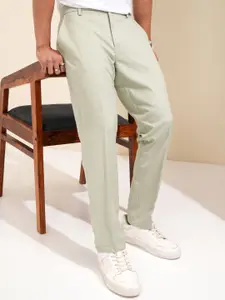 HIGHLANDER Men Solid Mid-Rise Slim Fit Regular Trousers