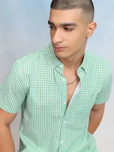 HIGHLANDER Men Gingham Checks Casual Shirt