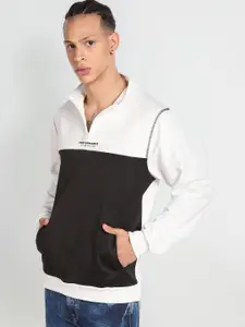 Flying Machine Men Colourblocked Sweatshirt