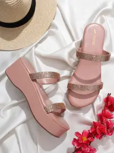 TRASE Embellished Flatform Heel Sandal