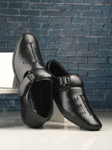 UNDERROUTE Men Synthetic Leather Shoe-Style Sandals