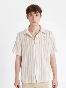 DeFacto Men Striped Spread Collar Opaque Casual Shirt