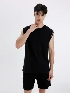 DeFacto Men Solid Round Neck Cotton T-Shirt