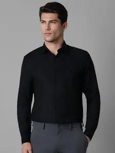 Louis Philippe Men Spread Collar Solid Cotton Slim Fit Formal Shirt