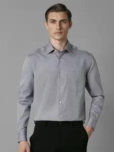 Louis Philippe Men Spread Collar Textured Cotton Formal Shirt