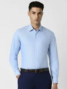 Van Heusen Men Spread Collar Solid Cotton Casual Shirt