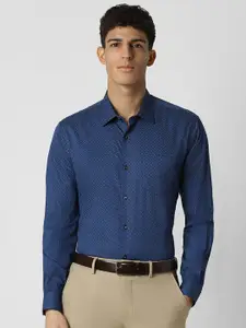 Van Heusen Men Spread Collar Textured Self Design Cotton Casual Shirt
