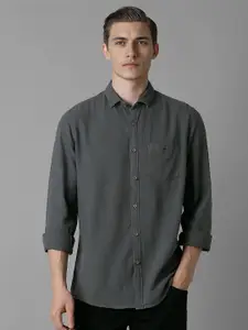 Louis Philippe Jeans Men Spread Collar Solid Cotton Slim Fit Casual Shirt