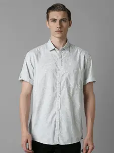 Louis Philippe Jeans Men Spread Collar Floral Printed Slim Fit Casual Shirt