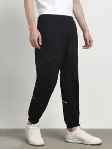NOBERO Men Travel 10 Feature Oversized Joggers