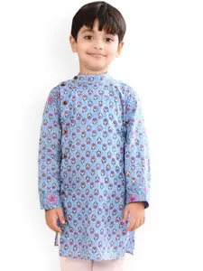 Sangria Boys Blue & White Floral Printed Mandarin Collar Straight Cotton Kurta