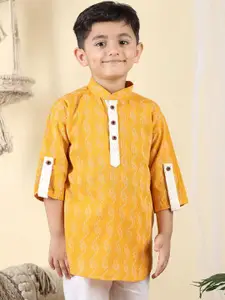 Sangria  Boys Yellow & White Geometric Printed Mandarin Collar Straight Cotton Kurta