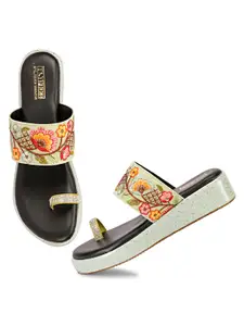 TRY FEET Embroidered Flatform Sandal