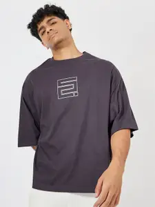 Styli Men Graphic Printed Compact Jersey Boxy Fit T-shirt