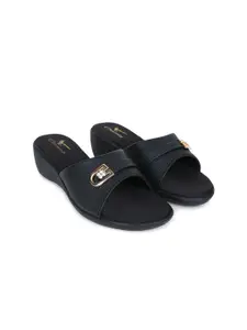 CHINRAAG Women Textured Open Toe Wedge Heel Sandal