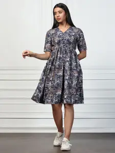 FASHION DREAM Printed V-Neck Short Sleeves A-Line Dress