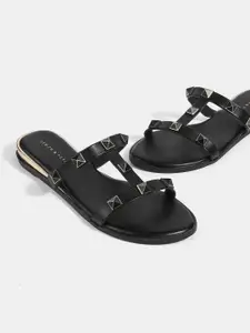 LEMON & PEPPER Women Textured Round Toe  T-Strap Flats