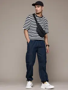 The Roadster Lifestyle Co. Men Straight Fit Cargo Style Jeans