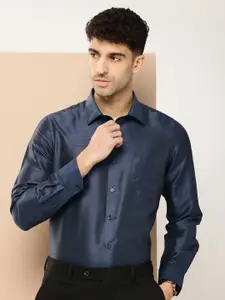 INVICTUS Spread Collar Opaque Formal Shirt