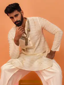 Kisah Geometric Embroidered Thread Work Mandarin Collar Straight Kurta