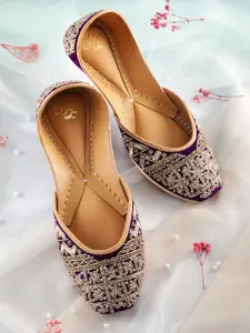 House of Pataudi Leather Embellished Ethnic Mojaris