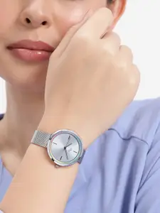 DressBerry Women Dial & Bracelet Style Straps Analogue Watch UT-A8626-BLU-DB