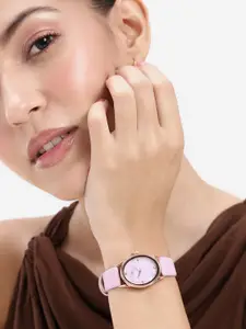 DressBerry Women Dial & Straps Analogue Watch UT-A8624-WHT-DB