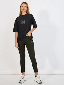 Styli Women Oversized T-Shirt with Chest Print & Fitted Leggings Co-Ords Set