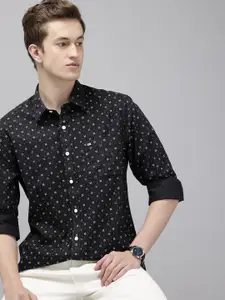 Arrow Pure Cotton Manhattan Slim Fit Geometric Printed Casual Shirt