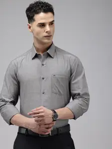 Arrow Pure Cotton Manhattan Slim Fit Textured Formal Shirt