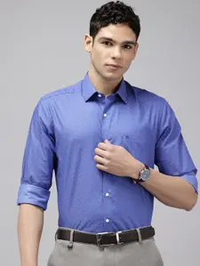 Arrow Manhattan Slim Fit Self Designed Pure Cotton Formal Shirt