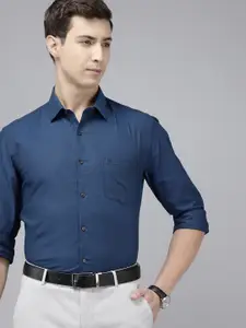 Arrow  Pure Cotton Manhattan Slim Fit Textured Formal Shirt