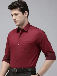Arrow Manhattan Slim Fit Textured Self Design Pure Cotton Formal Shirt