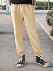 Bewakoof Heavy Duty Men Regular Fit Track Pants