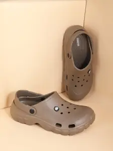 The Roadster Lifestyle Co Men Self Design Clogs